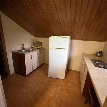 Rest House Πανσιόν